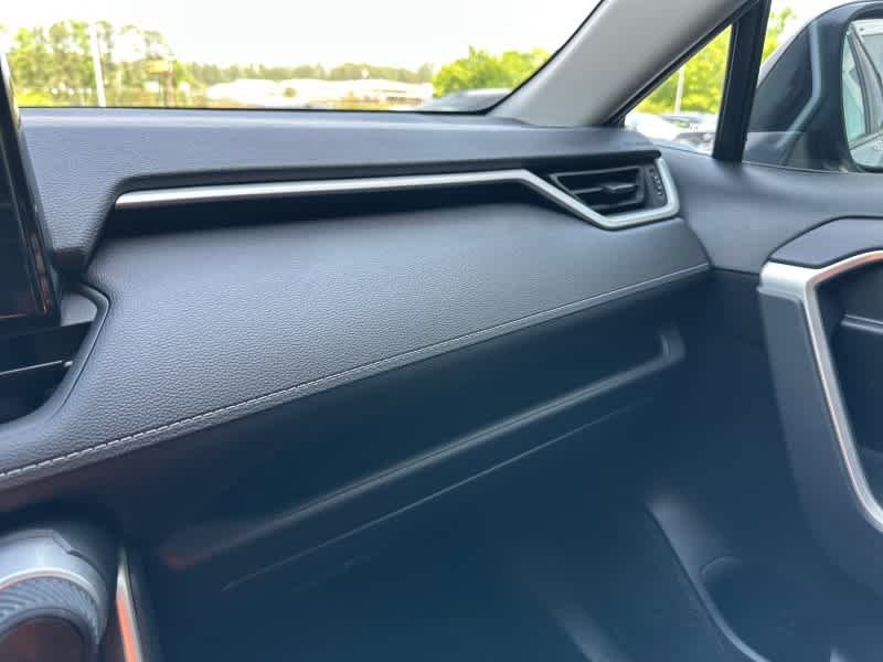 Used 2022 Toyota RAV4 LE AWD/4WD image 28