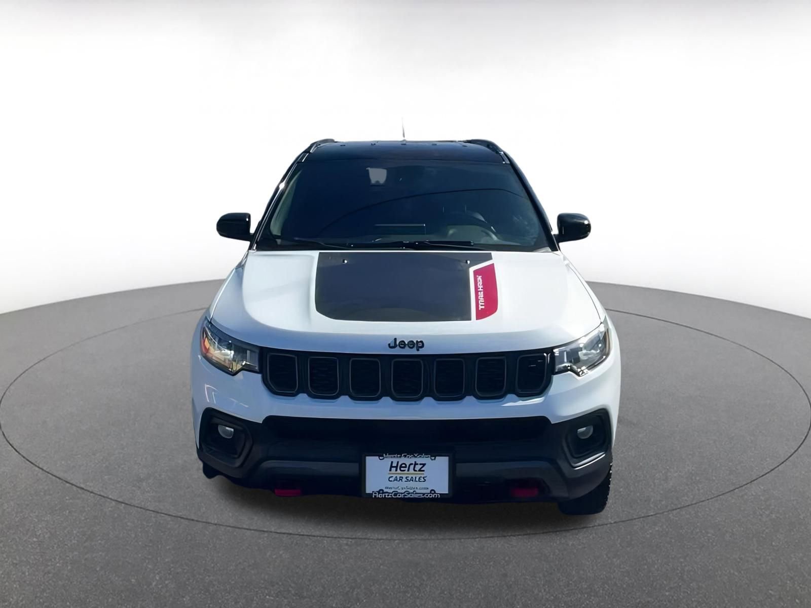 Used 2025 Jeep Compass Trailhawk image 3