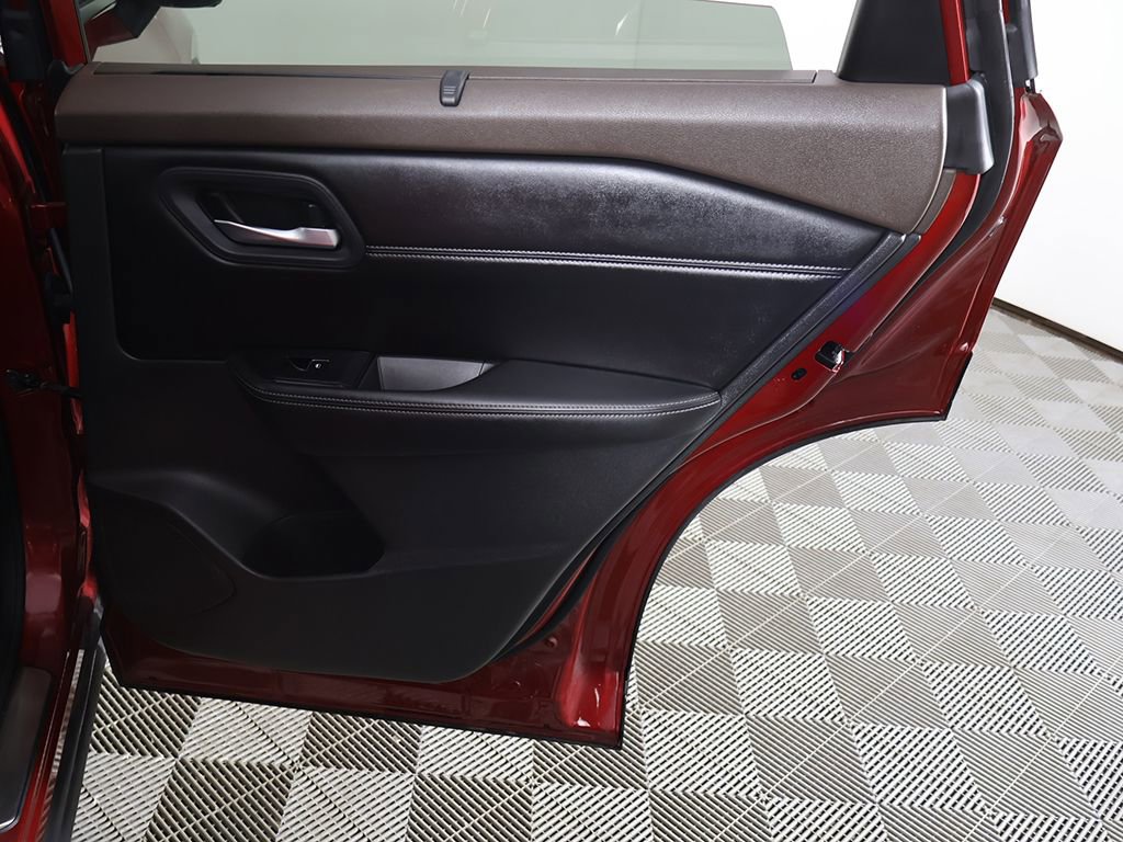 Used 2023 Nissan Rogue SL w/ SL Premium Package image 28