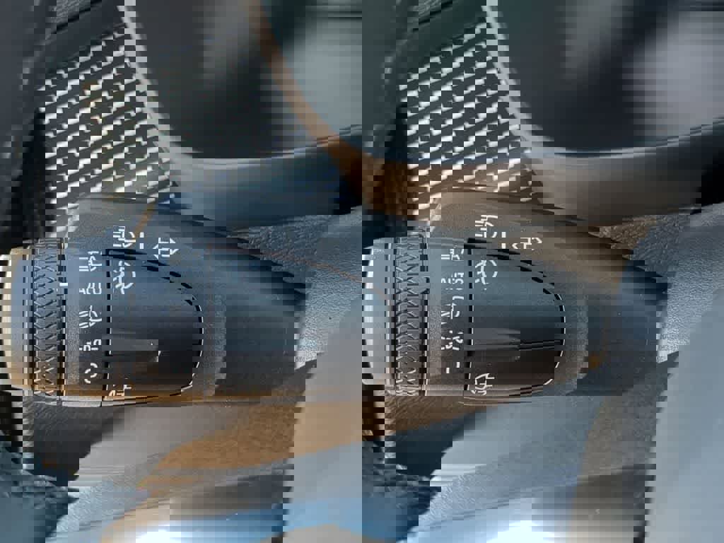 Used 2026 Volvo XC40 B5 Ultra w/ Climate Package image 25