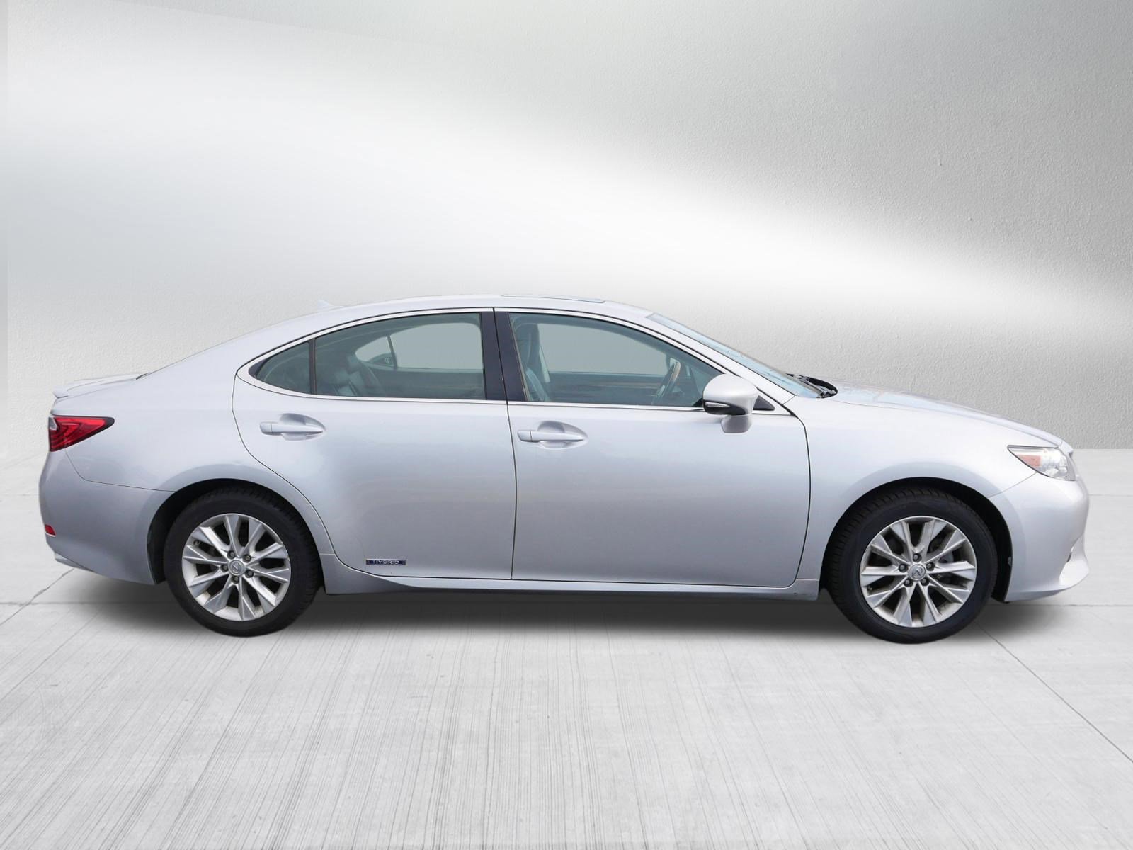 Used 2013 Lexus ES 300h w/ Luxury Pkg FWD image 8