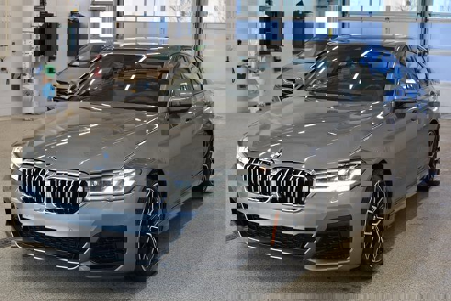 Used 2022 BMW 540i xDrive w/ M Sport Package image 9