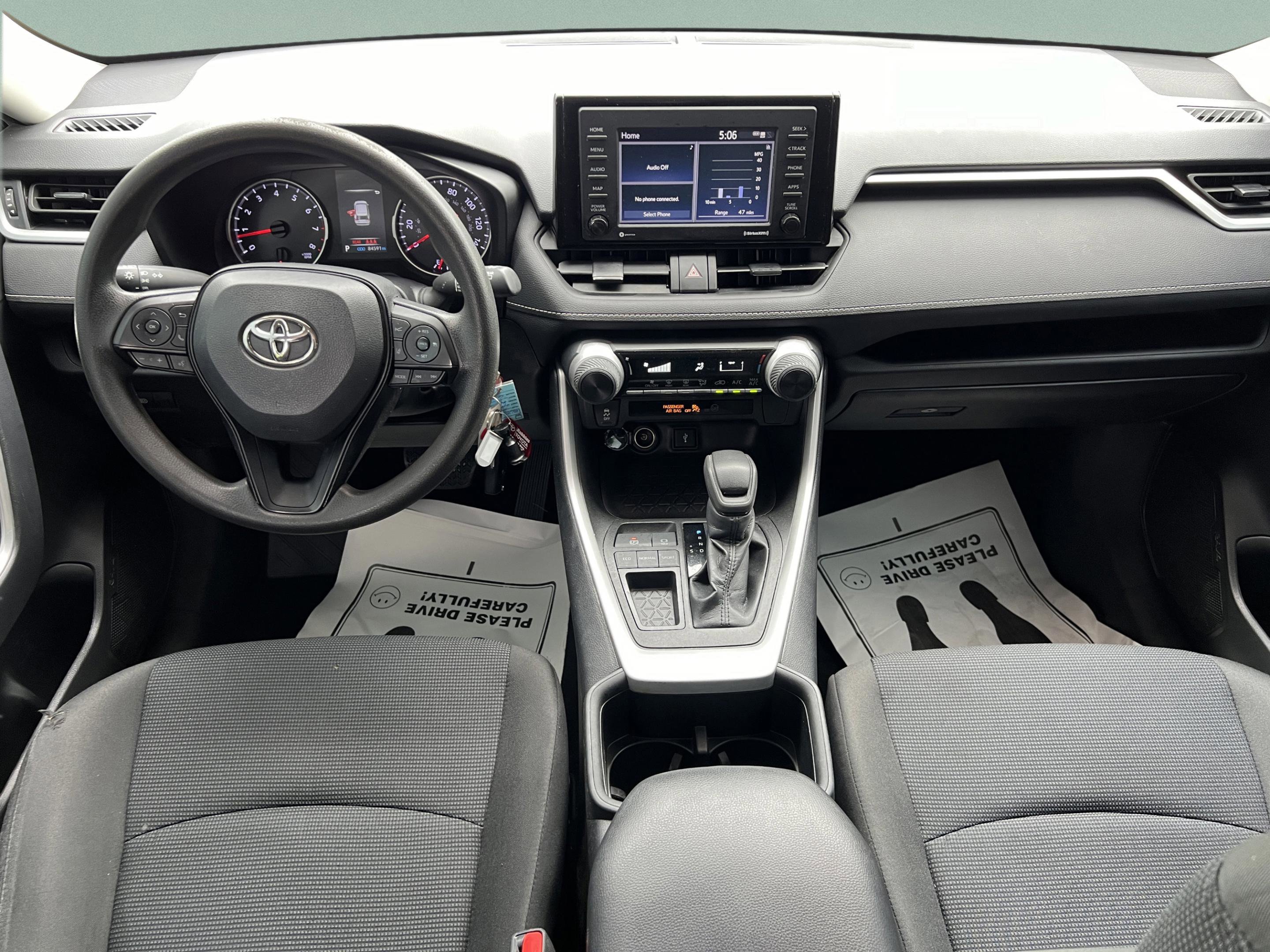 Used 2022 Toyota RAV4 LE FWD image 9