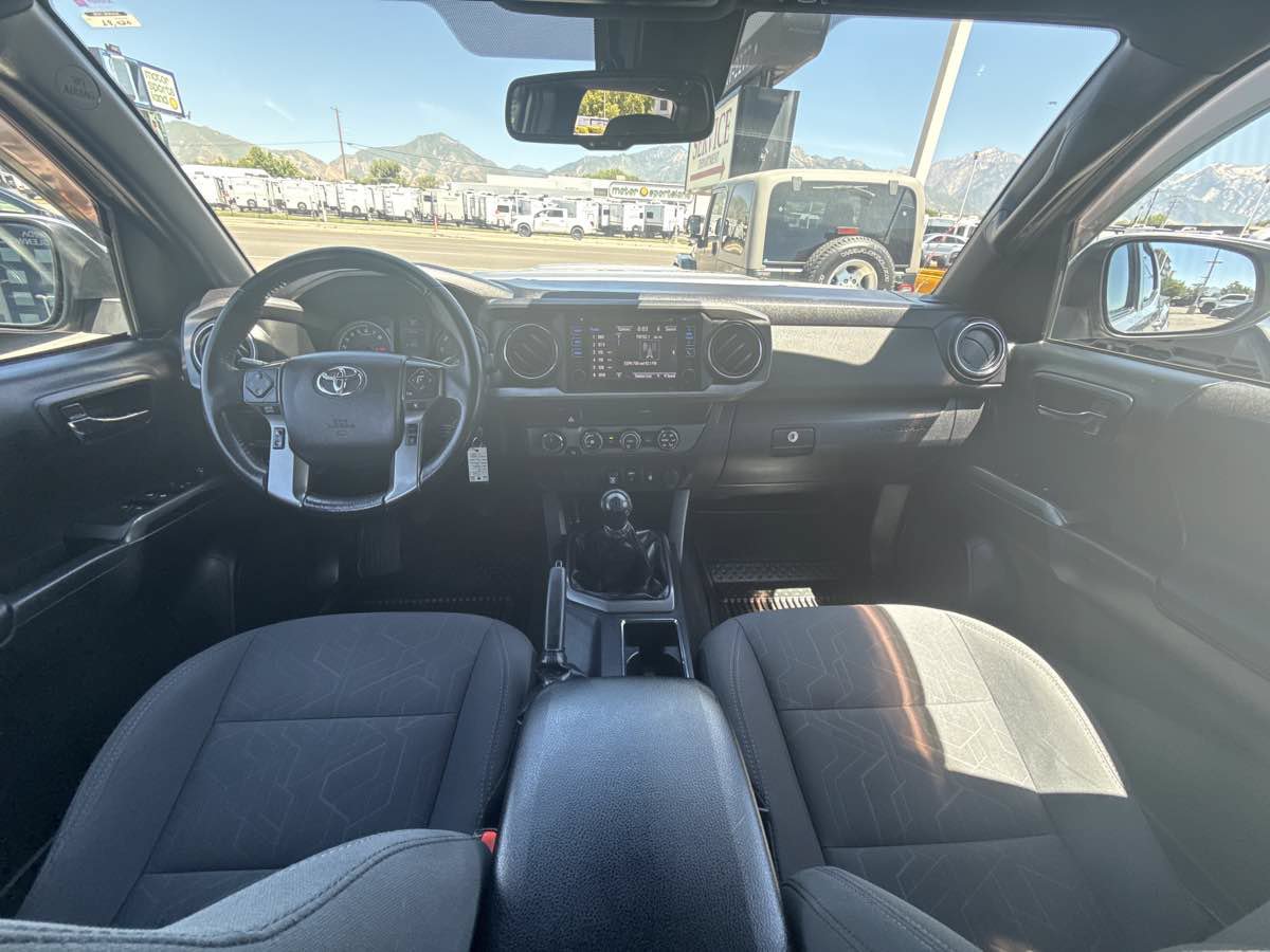 Used 2019 Toyota Tacoma TRD Sport AWD/4WD image 14