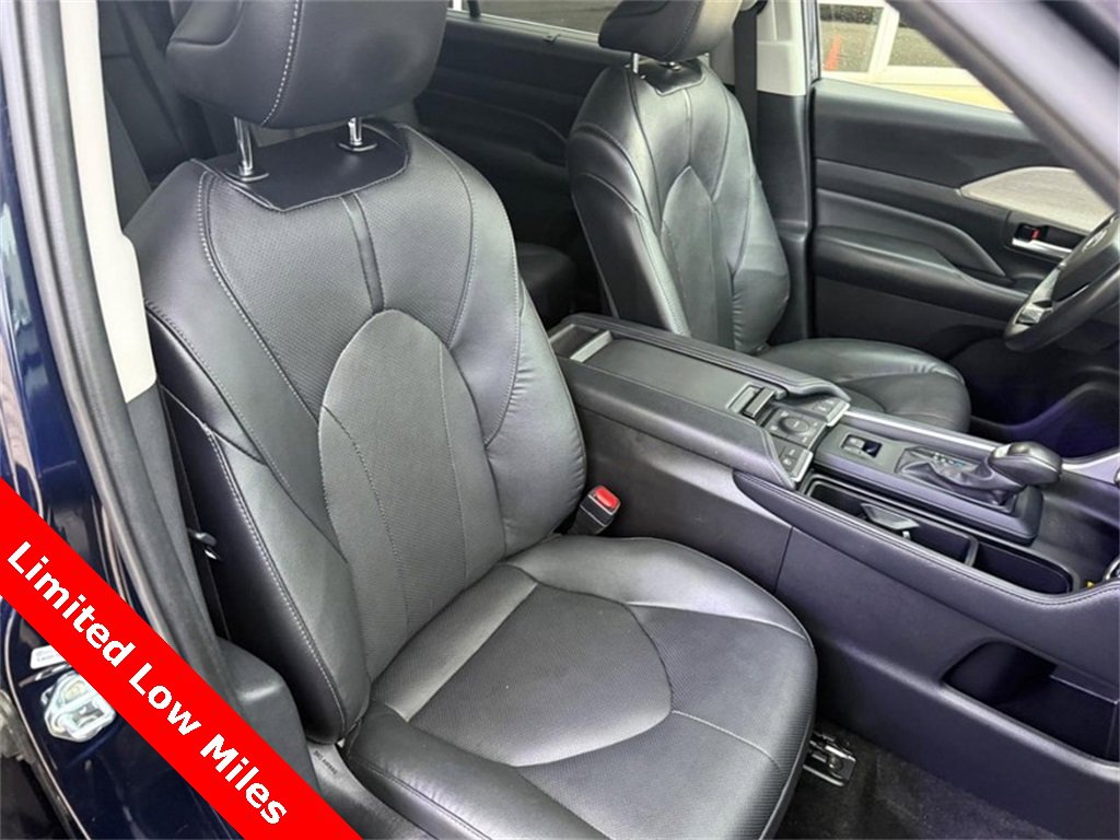 Used 2024 Toyota Grand Highlander Limited image 11