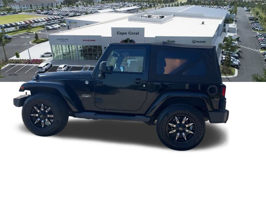 Used 2015 Jeep Wrangler Sahara w/ Connectivity Group AWD/4WD image 18