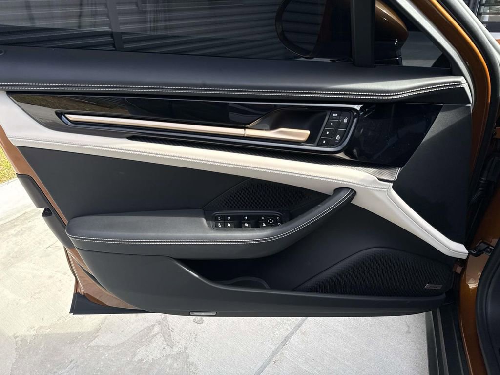 Certified 2024 Porsche Panamera 4 w/ Premium Package image 21