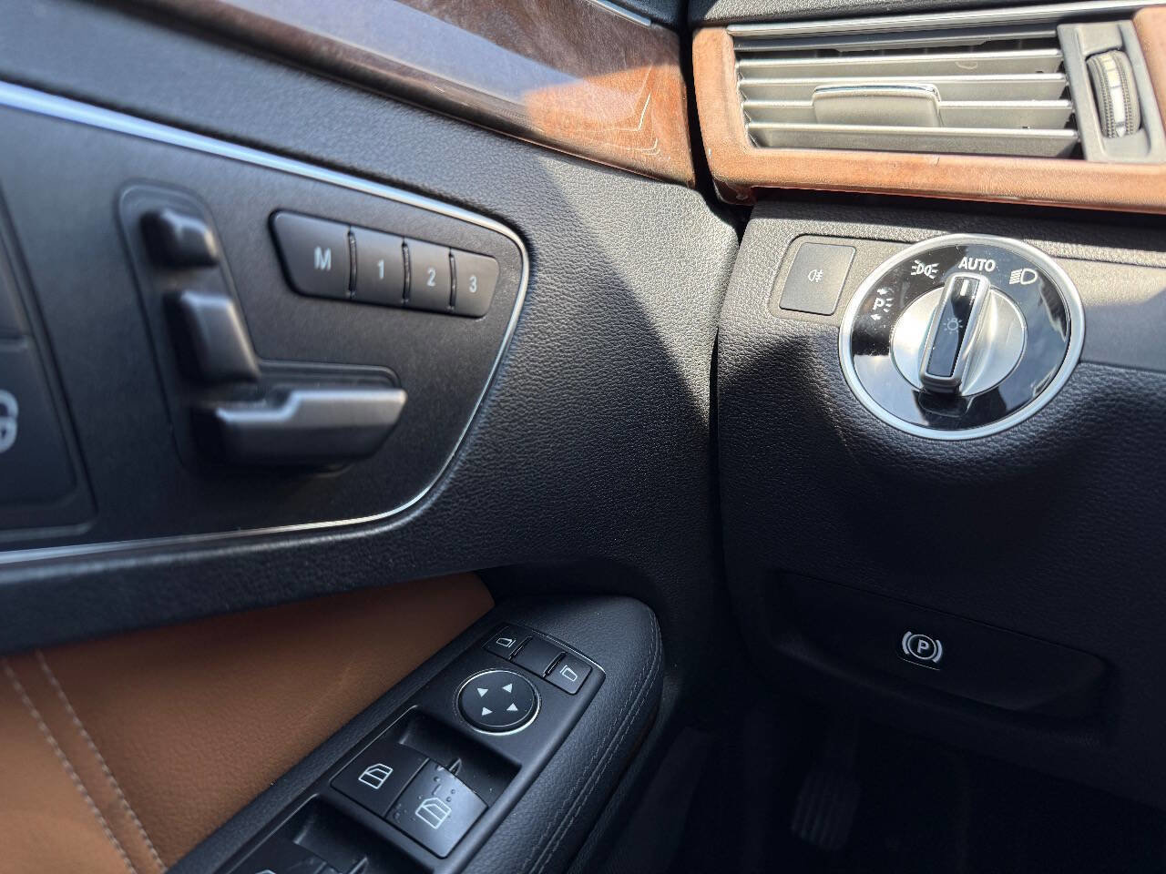 Used 2013 Mercedes-Benz E 550 4MATIC Sedan image 20