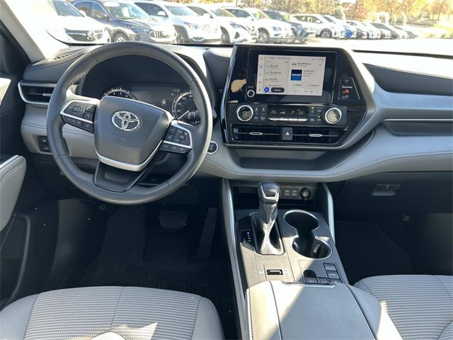 Used 2024 Toyota Highlander LE image 17