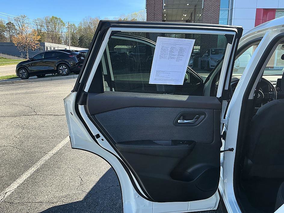 Certified 2023 Nissan Rogue SV image 21