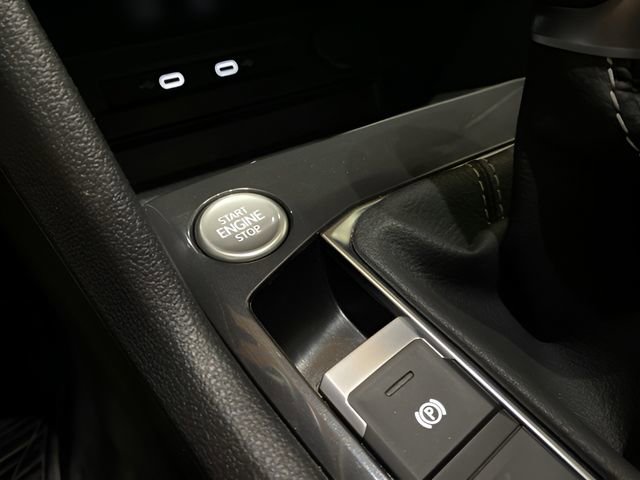 Used 2022 Volkswagen Tiguan SE FWD image 48