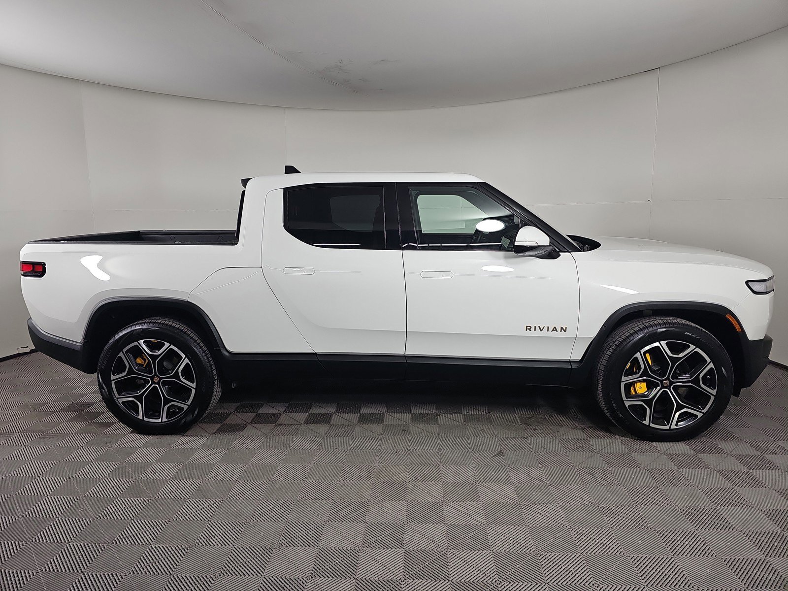 Used 2022 Rivian R1T Launch Edition image 6