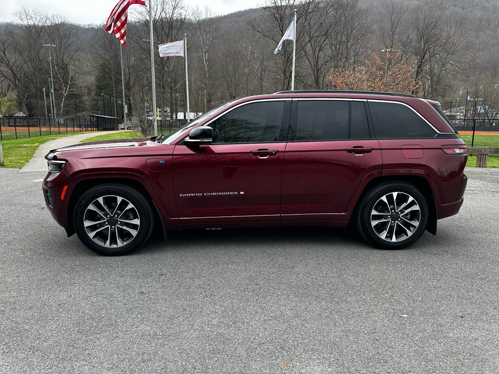 Used 2024 Jeep Grand Cherokee Overland AWD/4WD image 7
