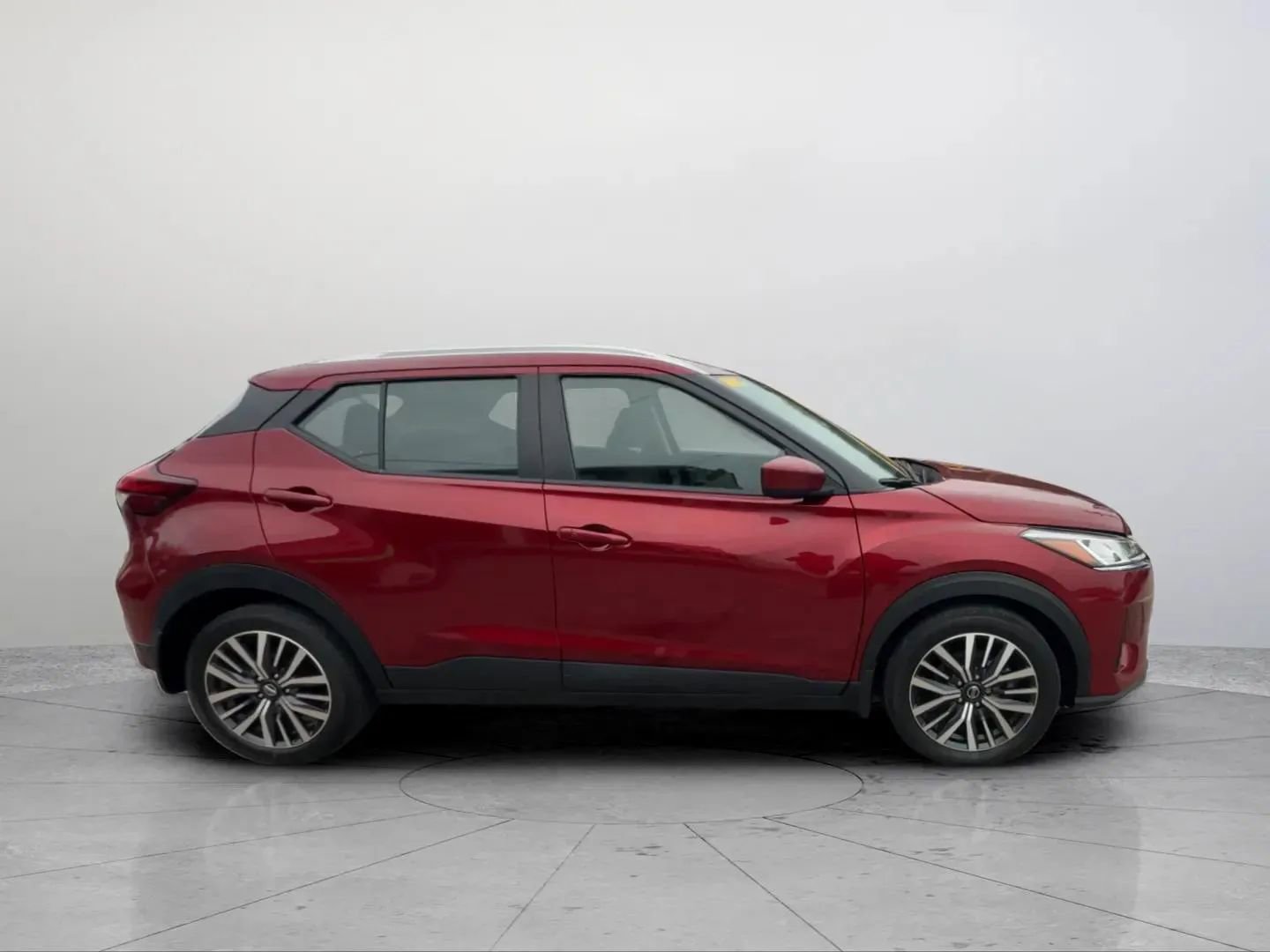 Used 2021 Nissan Kicks SV image 6