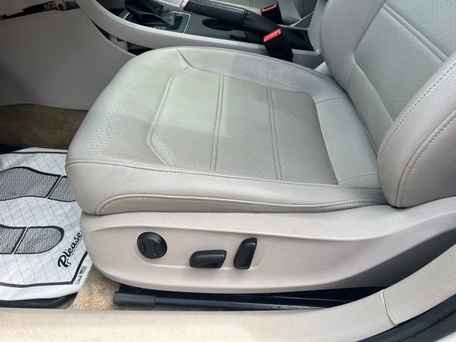 Used 2013 Volkswagen Passat TDI SEL Premium FWD image 18