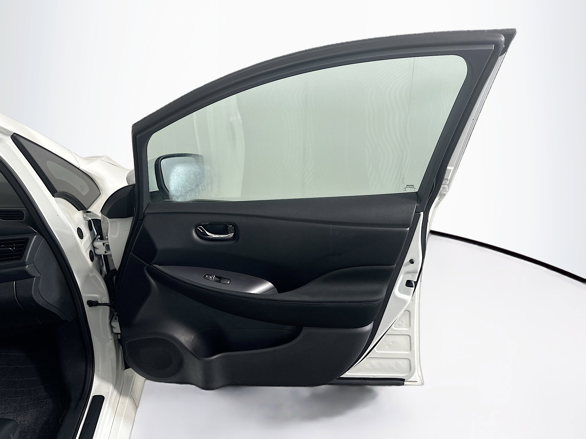 Used 2025 Nissan Leaf S FWD image 31