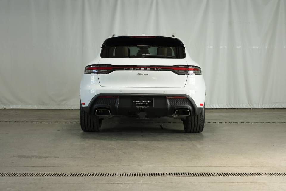Certified 2025 Porsche Macan AWD/4WD image 6
