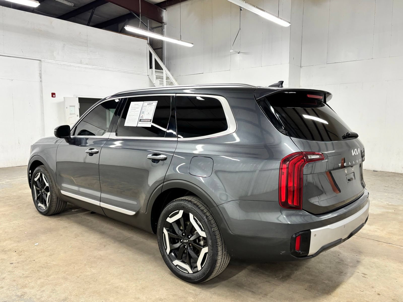 Used 2024 Kia Telluride S w/ S Sunroof Package FWD image 5