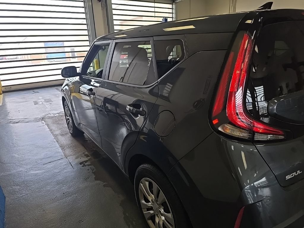 Used 2023 Kia Soul LX FWD image 4