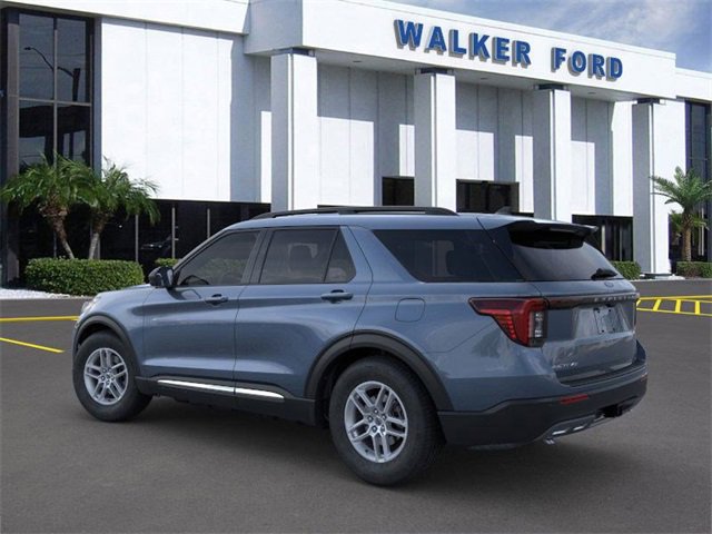 Used 2025 Ford Explorer Active w/ Active Comfort Package RWD image 4
