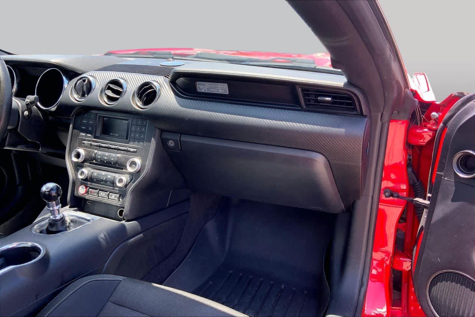 Used 2015 Ford Mustang Coupe RWD image 17