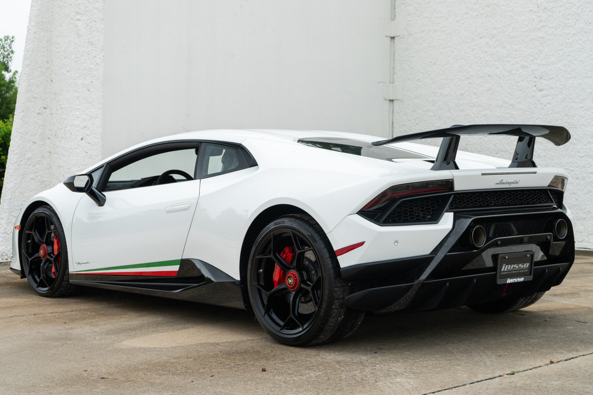 Used 2018 Lamborghini Huracan Performante AWD/4WD image 9
