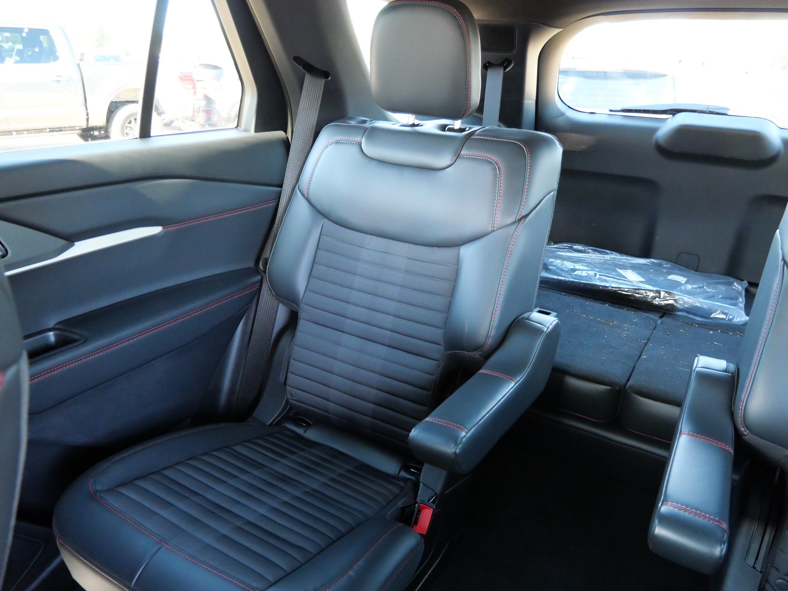 Used 2026 Ford Explorer ST-Line w/ ST-Line Street Pack AWD/4WD image 12