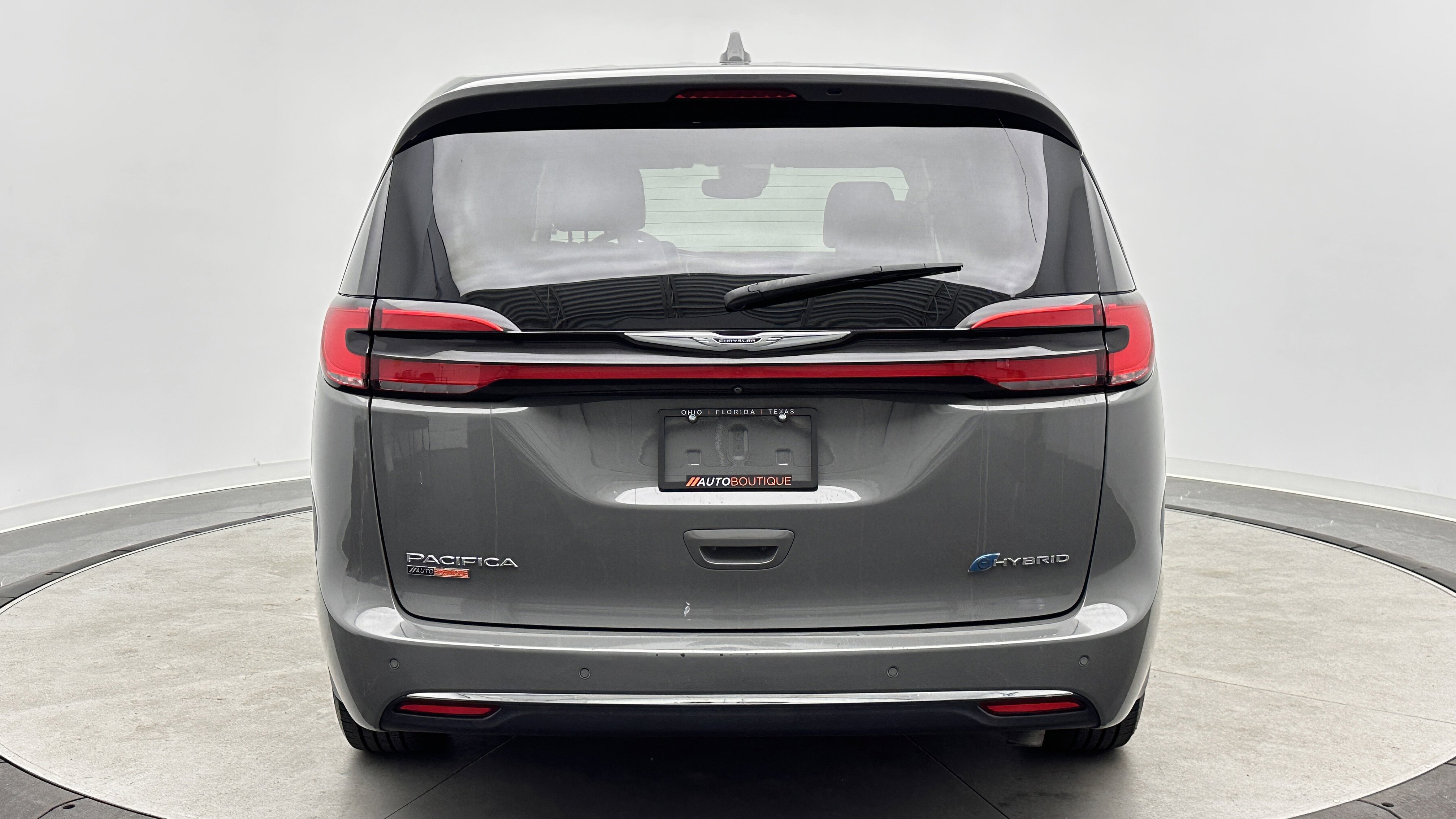 Used 2022 Chrysler Pacifica Touring-L w/ Uconnect Theater Family Group FWD image 6