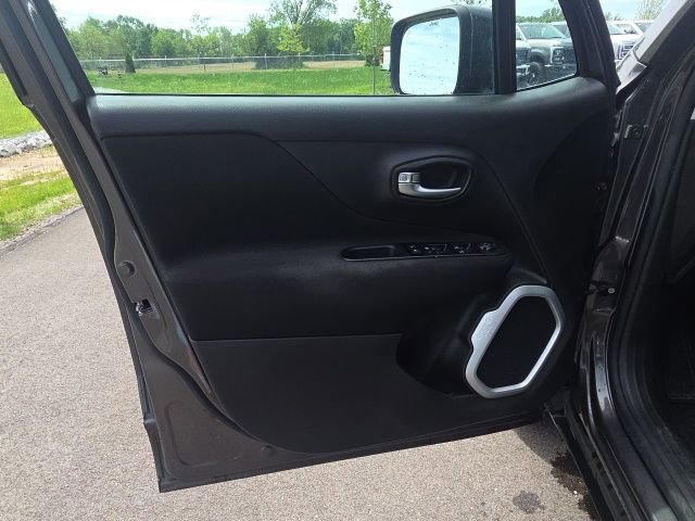 Used 2021 Jeep Renegade Latitude w/ Convenience Group AWD/4WD image 21
