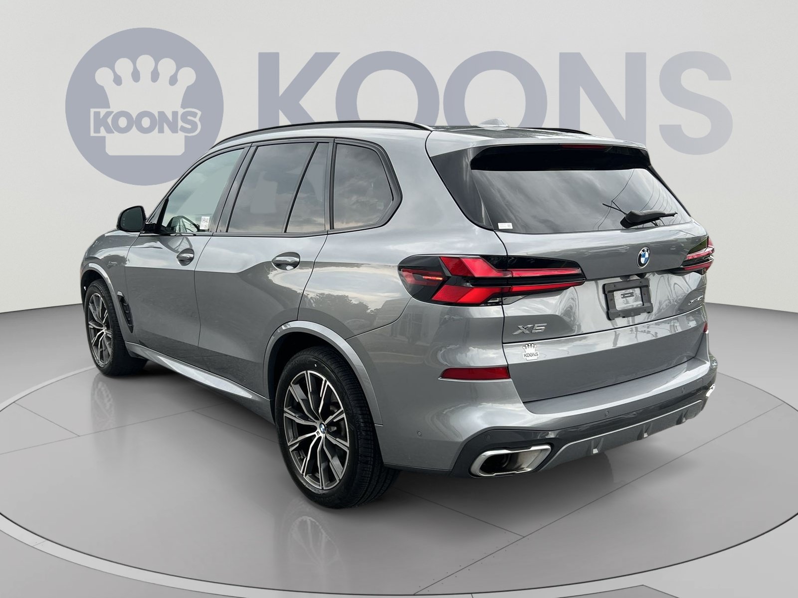 Used 2024 BMW X5 xDrive40i w/ M Sport Package AWD/4WD image 4
