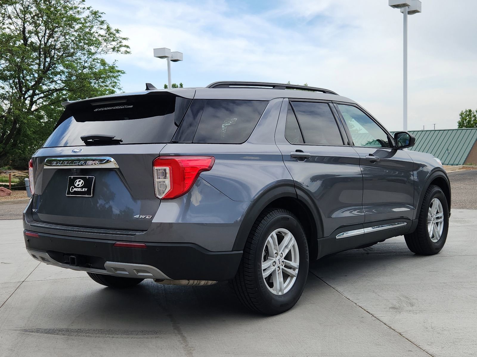 Used 2021 Ford Explorer XLT w/ Equipment Group 202A AWD/4WD image 5
