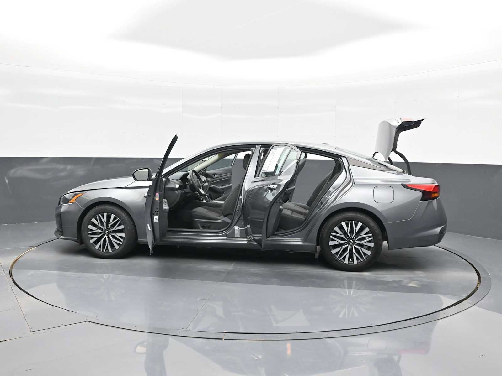 Used 2024 Nissan Altima 2.5 SV image 39