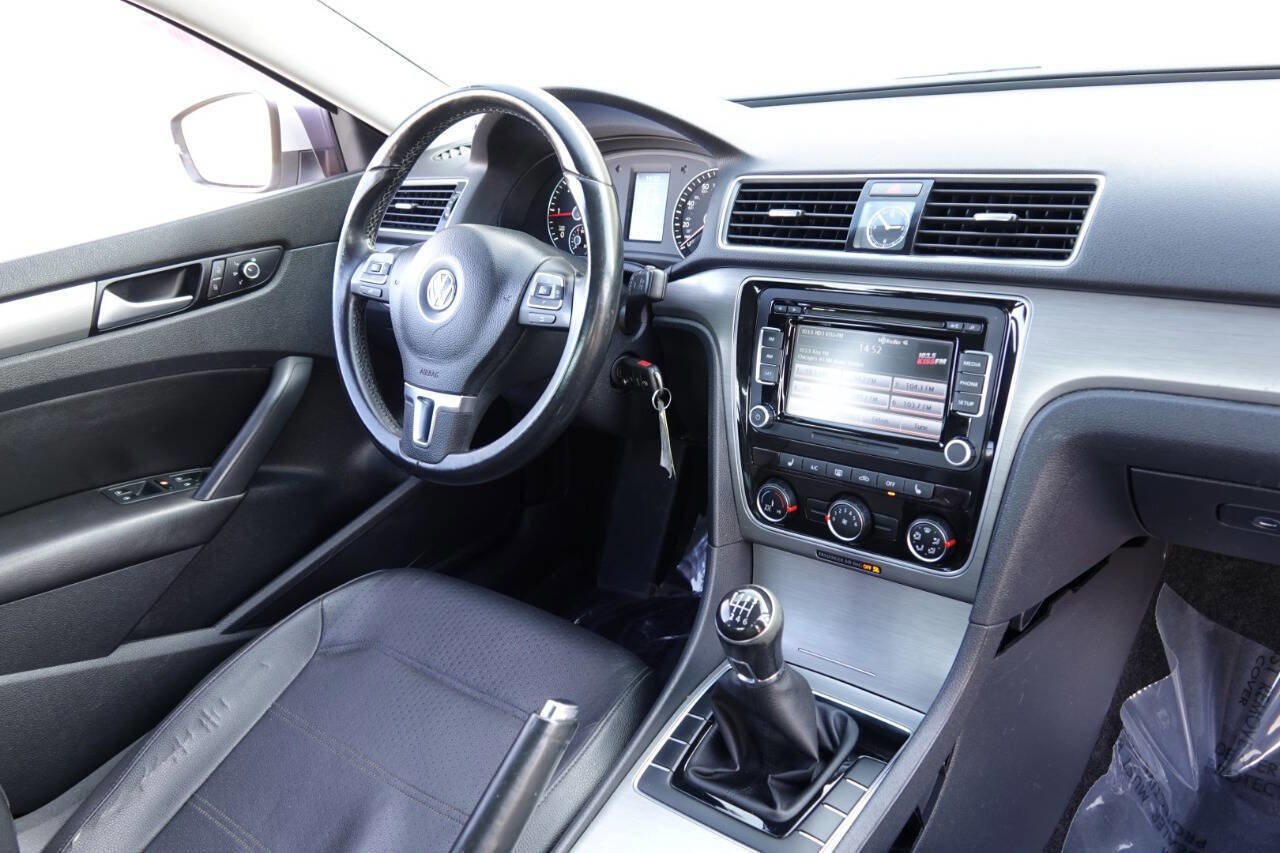 Used 2015 Volkswagen Passat TDI SE FWD image 60