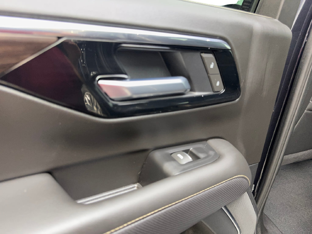 Used 2025 Chevrolet Tahoe Premier RWD image 40
