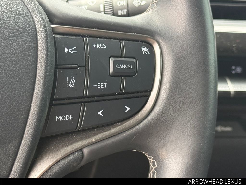Certified 2021 Lexus UX 200 w/ Accessory Package (Z1) FWD image 17