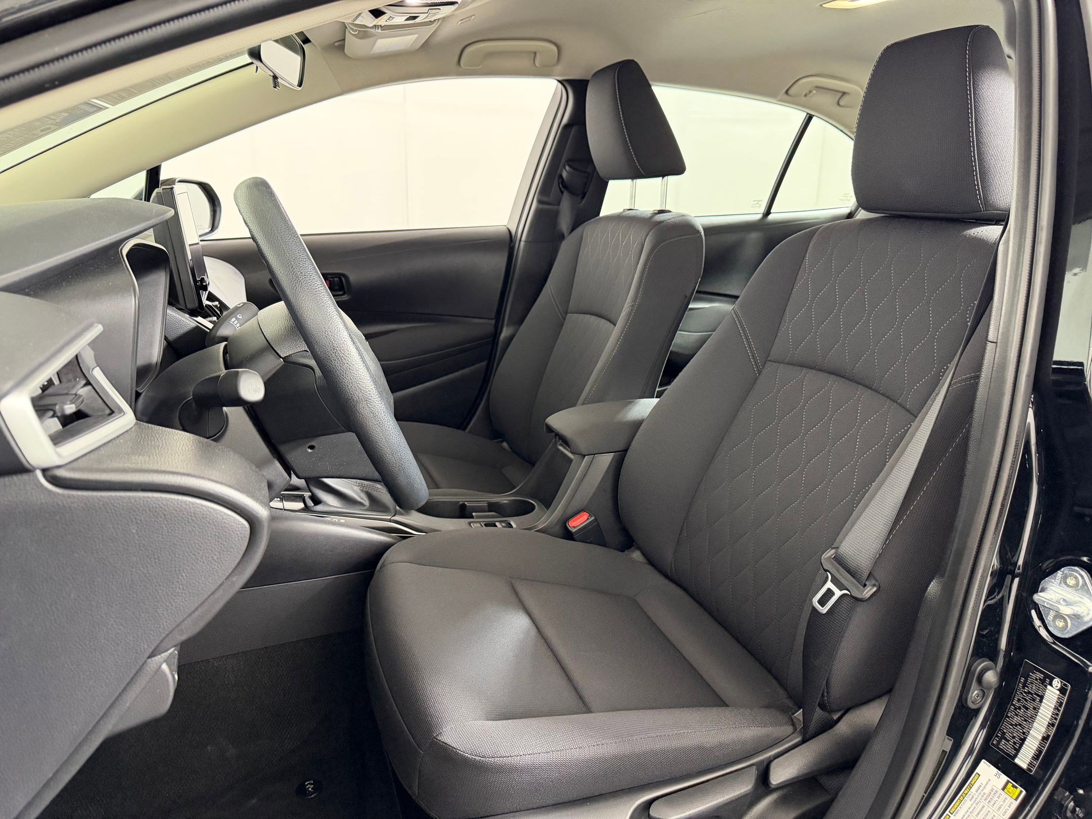 Used 2025 Toyota Corolla LE FWD image 4