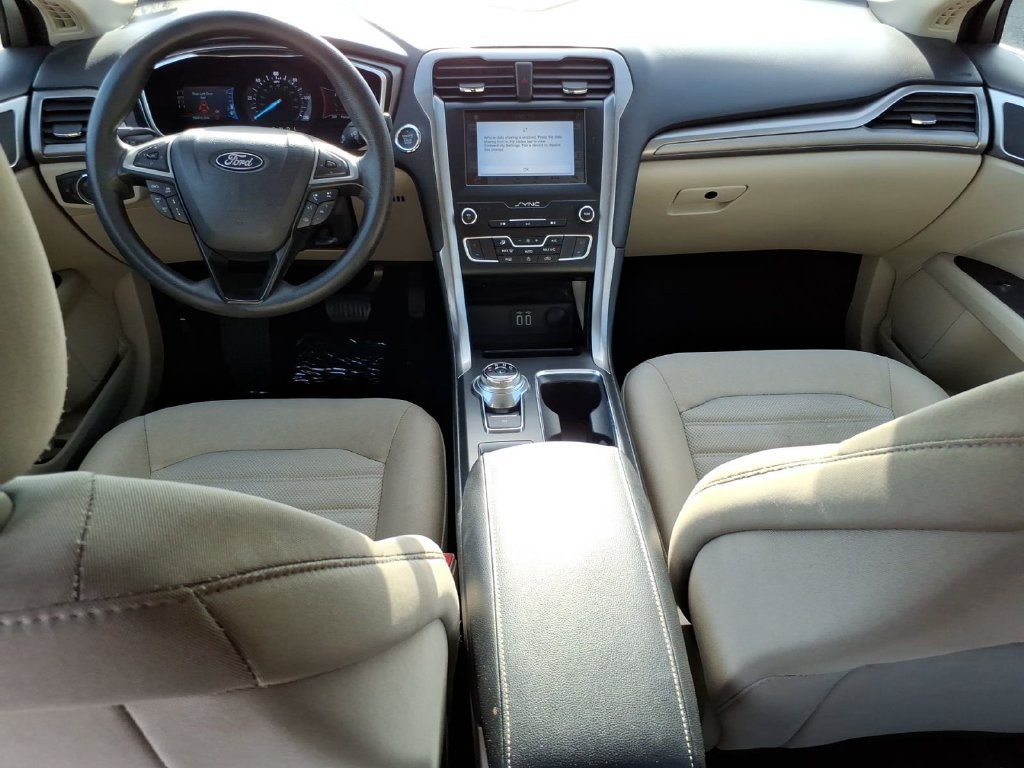 Used 2019 Ford Fusion SE FWD image 11