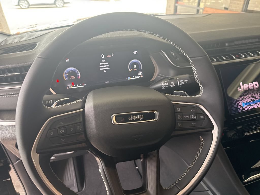 New 2025 Jeep Grand Cherokee 4WD image 9