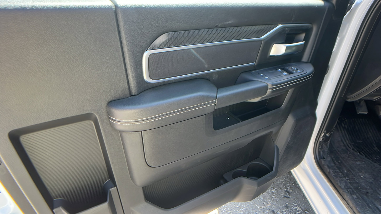 New 2025 RAM 5500 2WD Regular Cab image 18