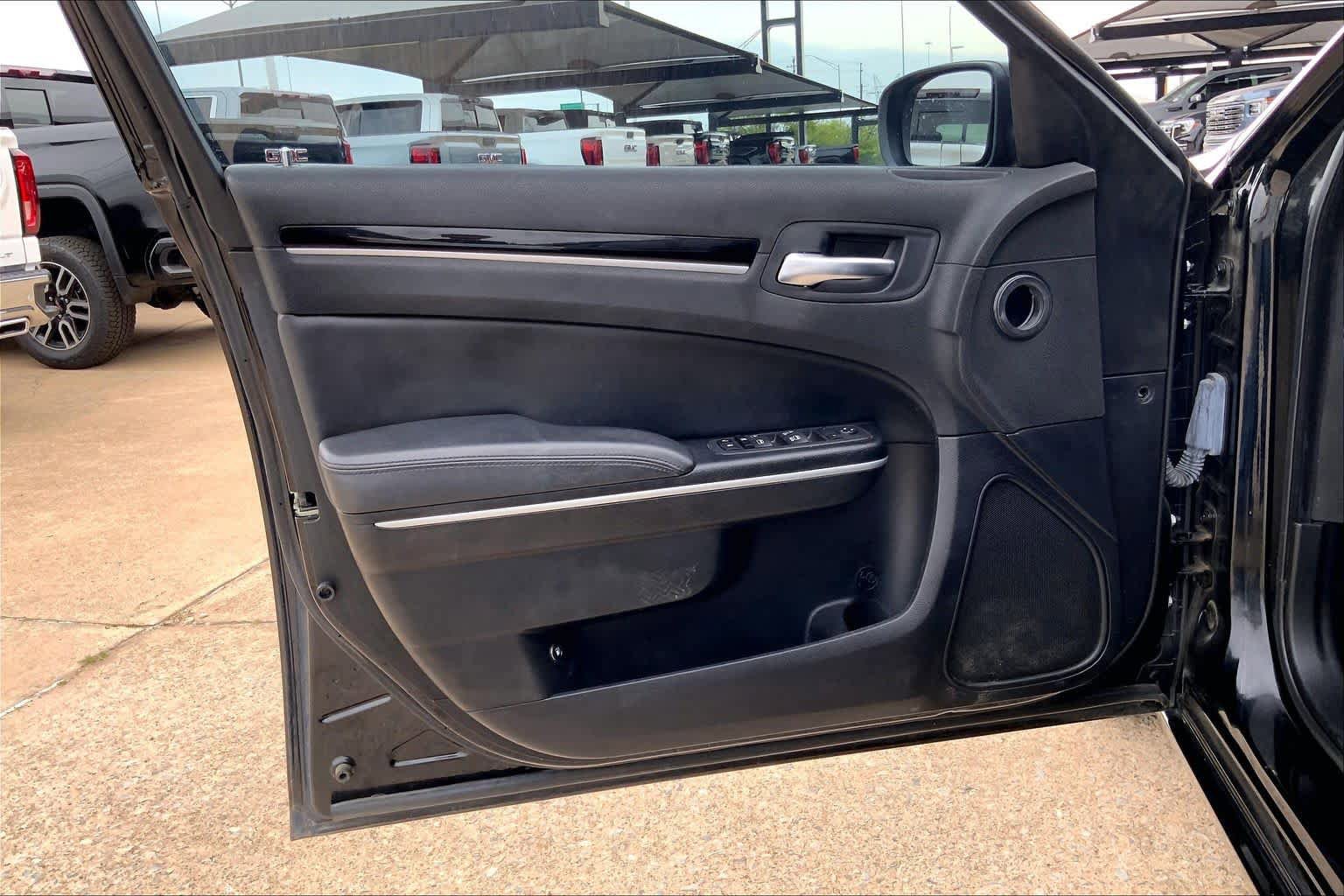 Used 2023 Chrysler 300 Touring w/ Sport Appearance Package RWD image 20