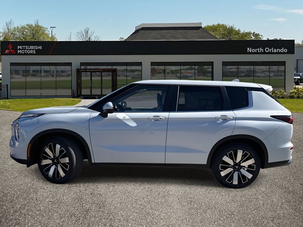 New 2026 Mitsubishi Outlander SE image 3