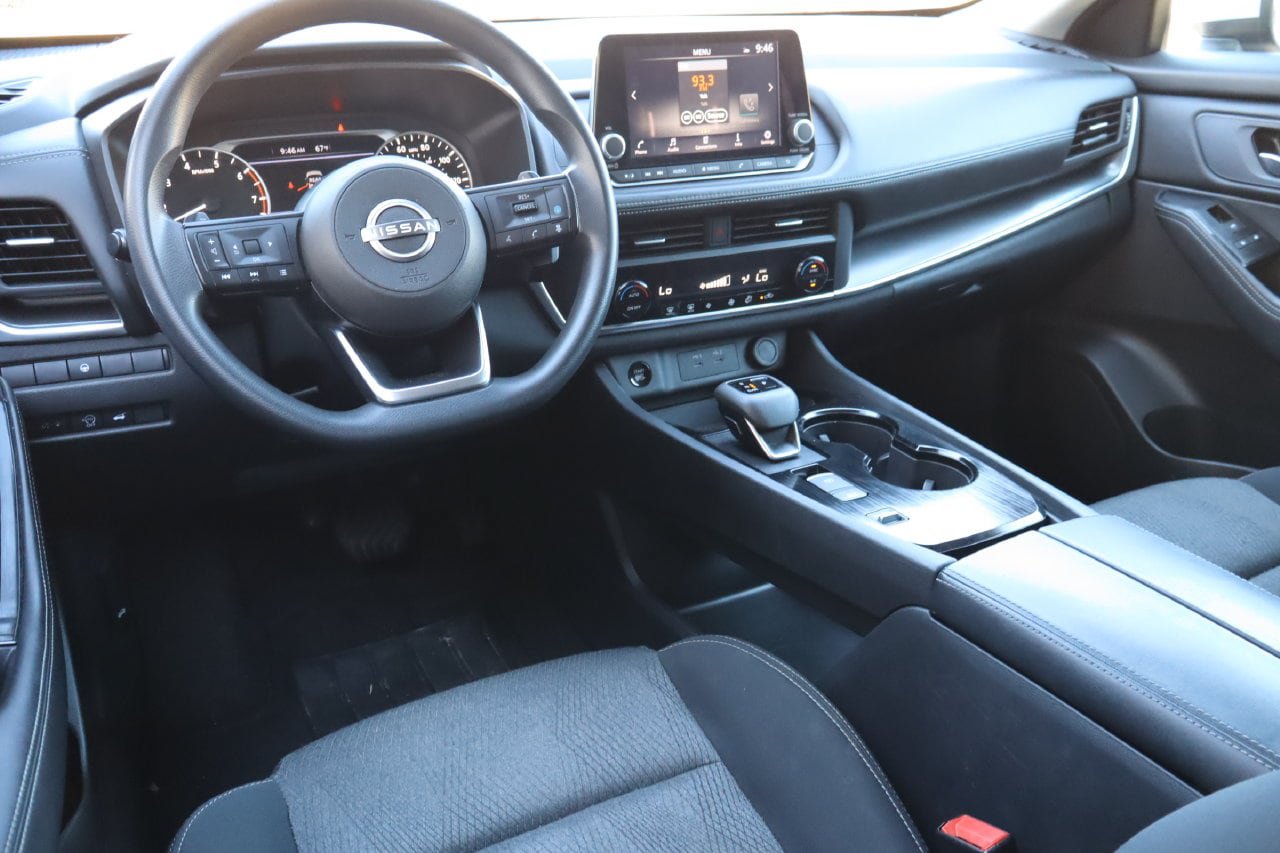 Used 2024 Nissan Rogue SV FWD image 4