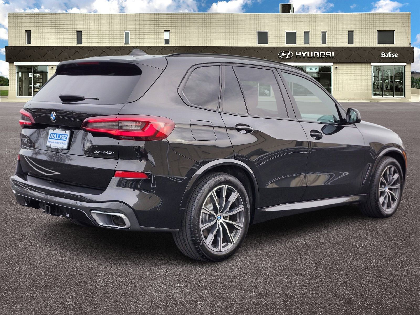 Used 2021 BMW X5 xDrive40i w/ M Sport Package image 3