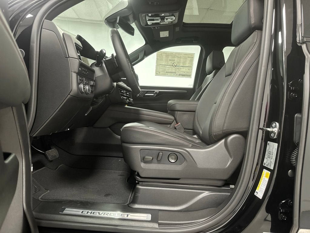 New 2026 Chevrolet Suburban RST w/ RST Capability Package AWD/4WD image 17