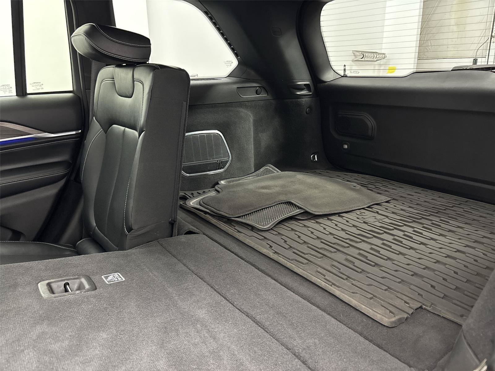 Used 2022 Jeep Grand Cherokee Overland AWD/4WD image 30