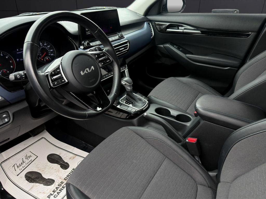Used 2023 Kia Seltos S w/ Navigation Package image 12