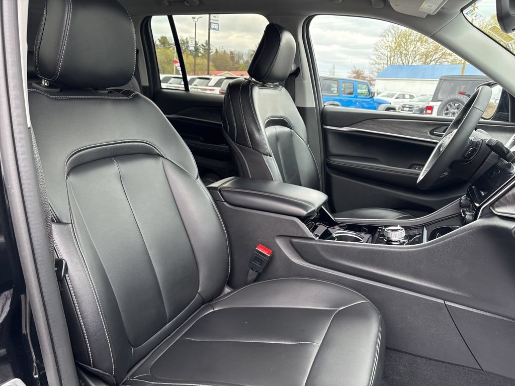 Used 2023 Jeep Grand Cherokee Limited AWD/4WD image 18