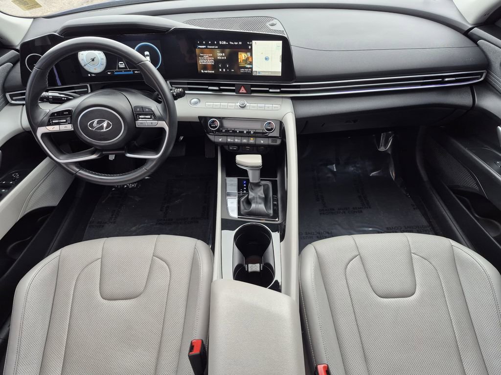 Used 2023 Hyundai Elantra Limited w/ Preferred Accessory Package FWD image 14