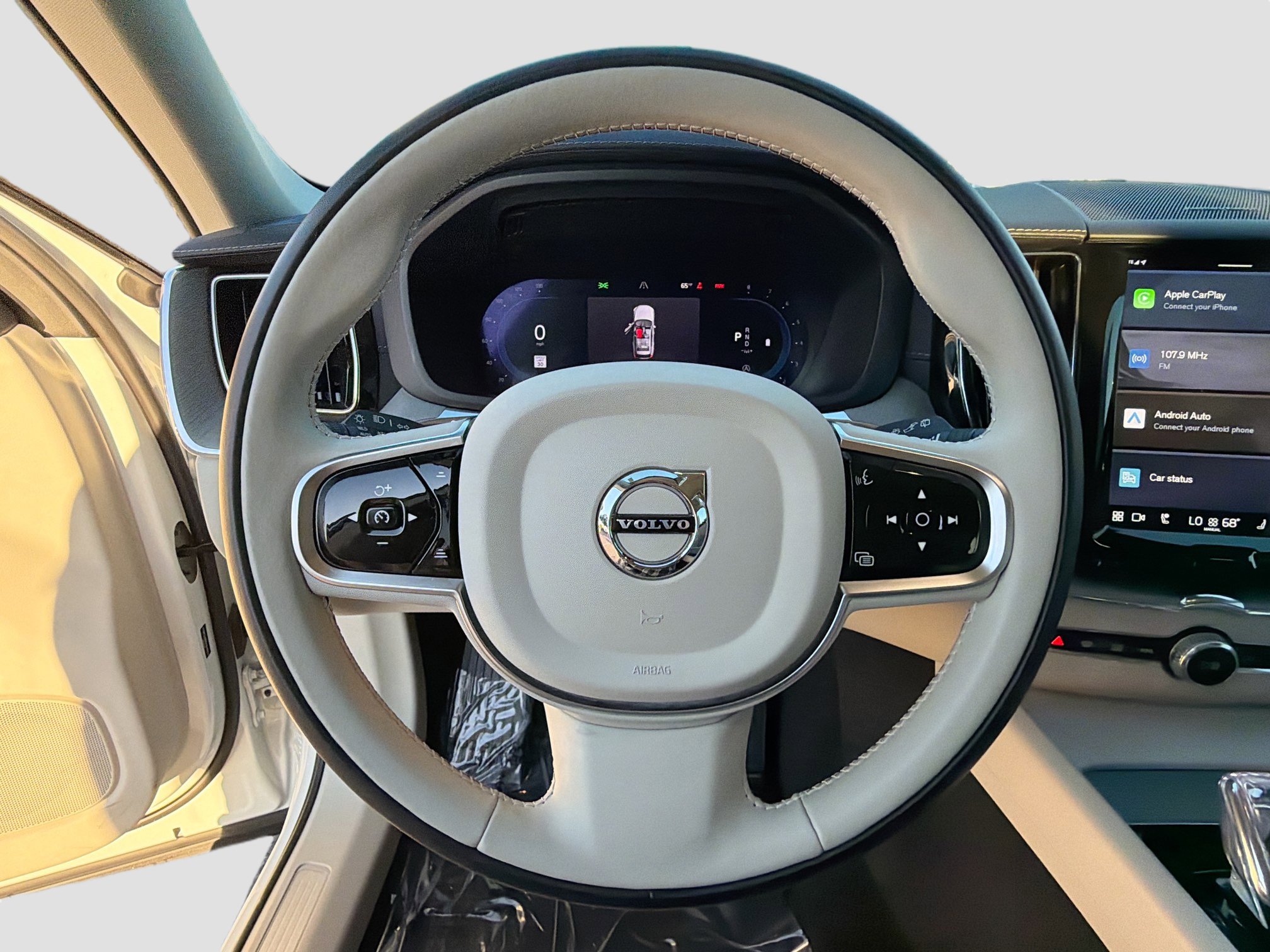 Used 2025 Volvo XC60 B5 Ultra w/ Climate Package image 39