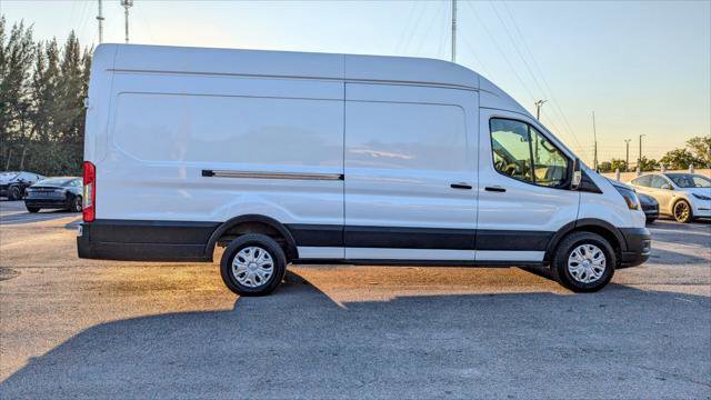 Used 2022 Ford E-Transit 148 High Roof Extended image 9